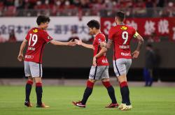 英雄联盟总决赛直播-防守稳健，球队成功守住胜利