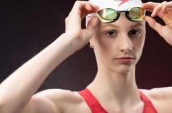 英雄联盟总决赛直播-加拿大游泳选手在自由泳比赛中刷新纪录