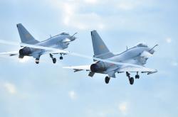 英雄联盟总决赛-F1揭幕战引擎轰鸣夜，浓眉三分如雨落—一个不眠之夜的两种极致