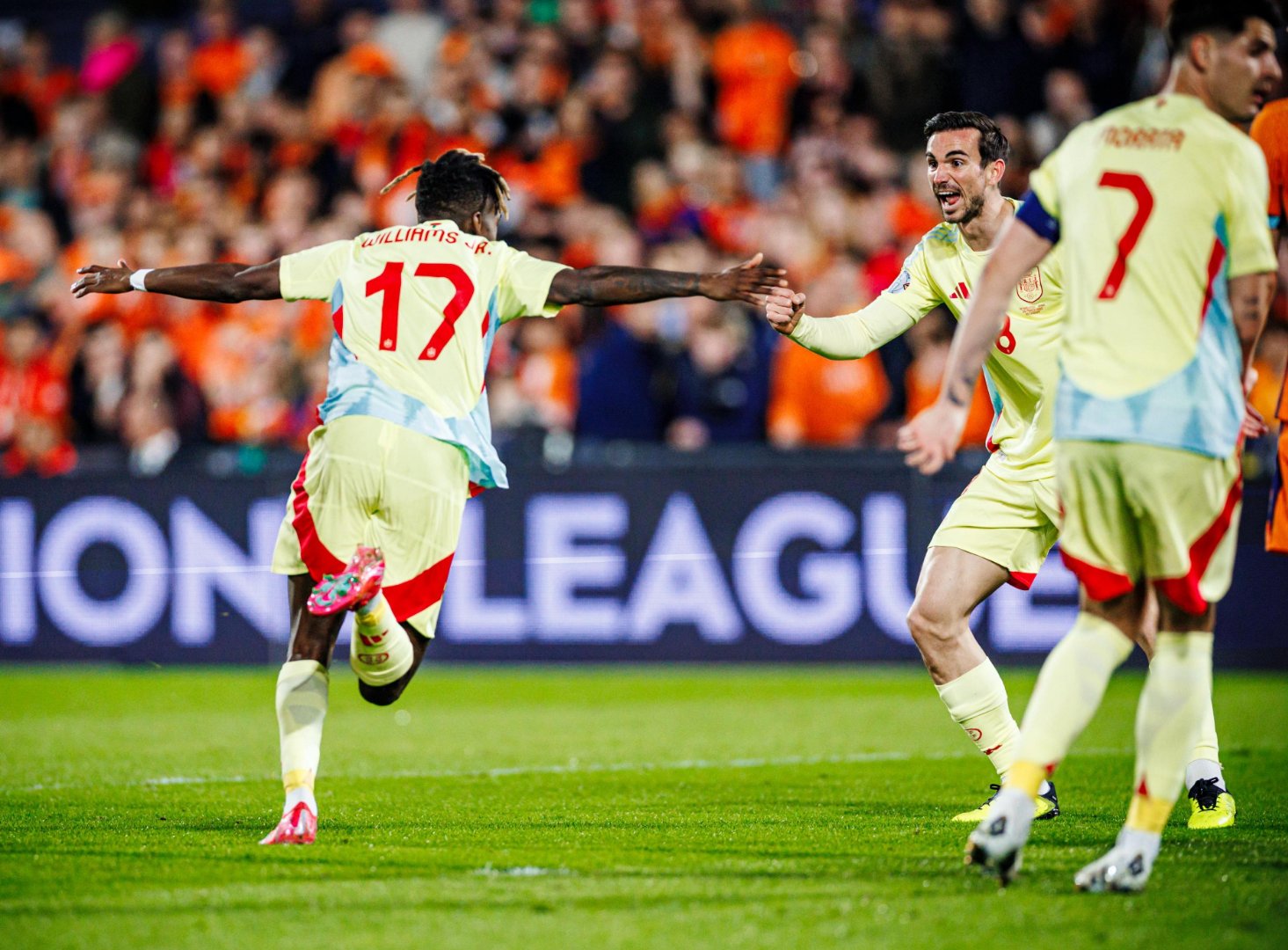 西班牙球队跨越海洋与英国队对抗 西班牙球队跨越海洋与英国队对抗