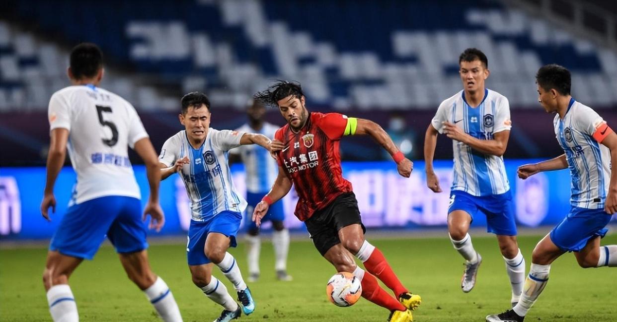 恒大主场连胜上港，扩大积分优势