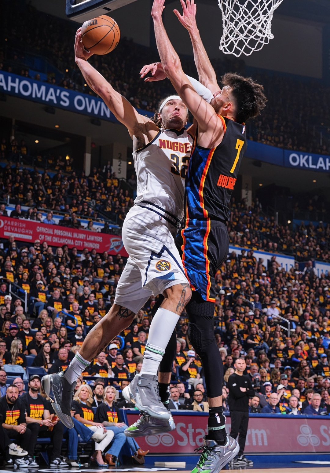 掘金队突破性表现,球队打破客场不胜魔咒 掘金队突破性表现,球队打破客场不胜魔咒