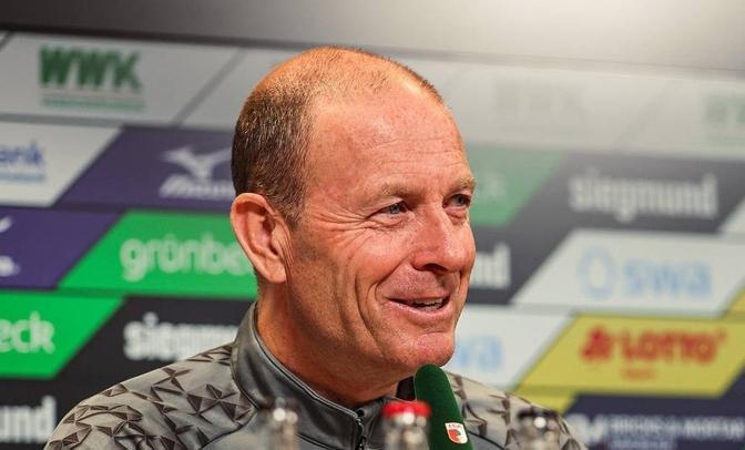 包含奥格斯堡队长受伤，或将缺席下一场比赛的词条