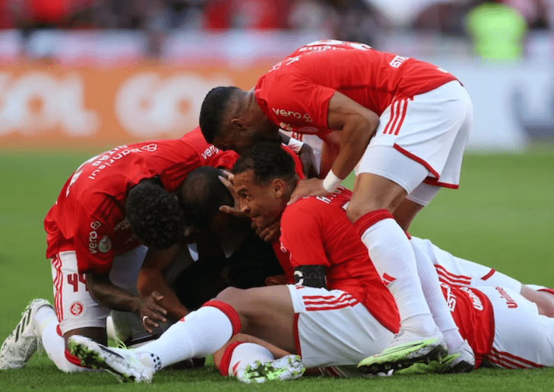 南美球员们在自由杯半决赛中发挥稳定的简单介绍