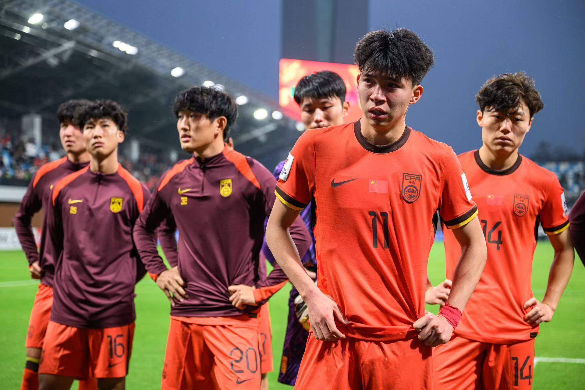 中国足球大赛落幕，球员表现获好评