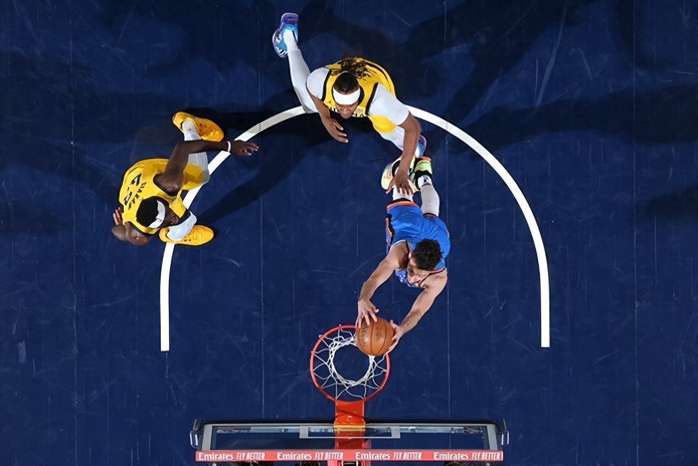 猛龙完胜步行者，麦科勒姆统治全场