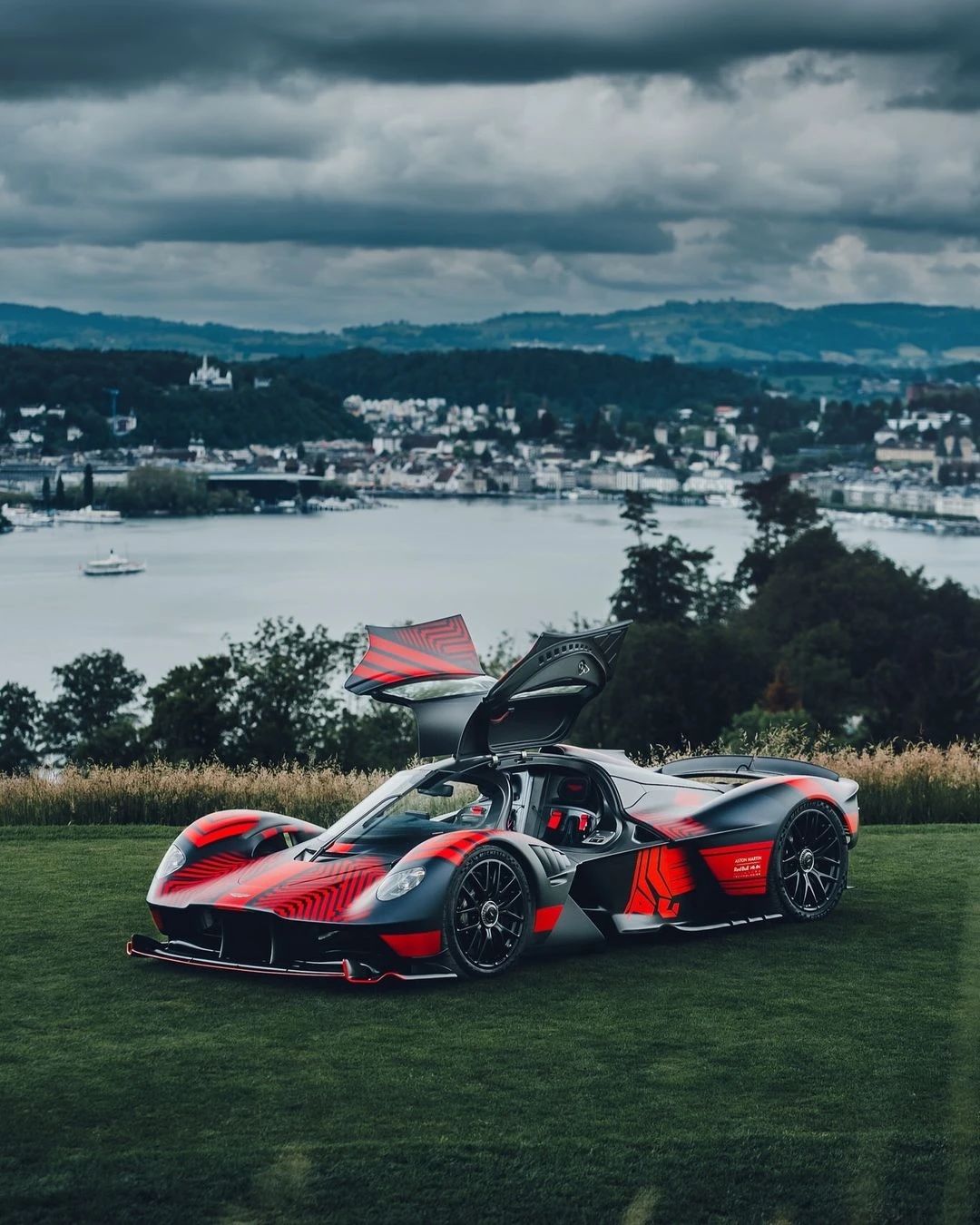 梅赛德斯逆转阿斯顿马丁，汉密尔顿高光表现