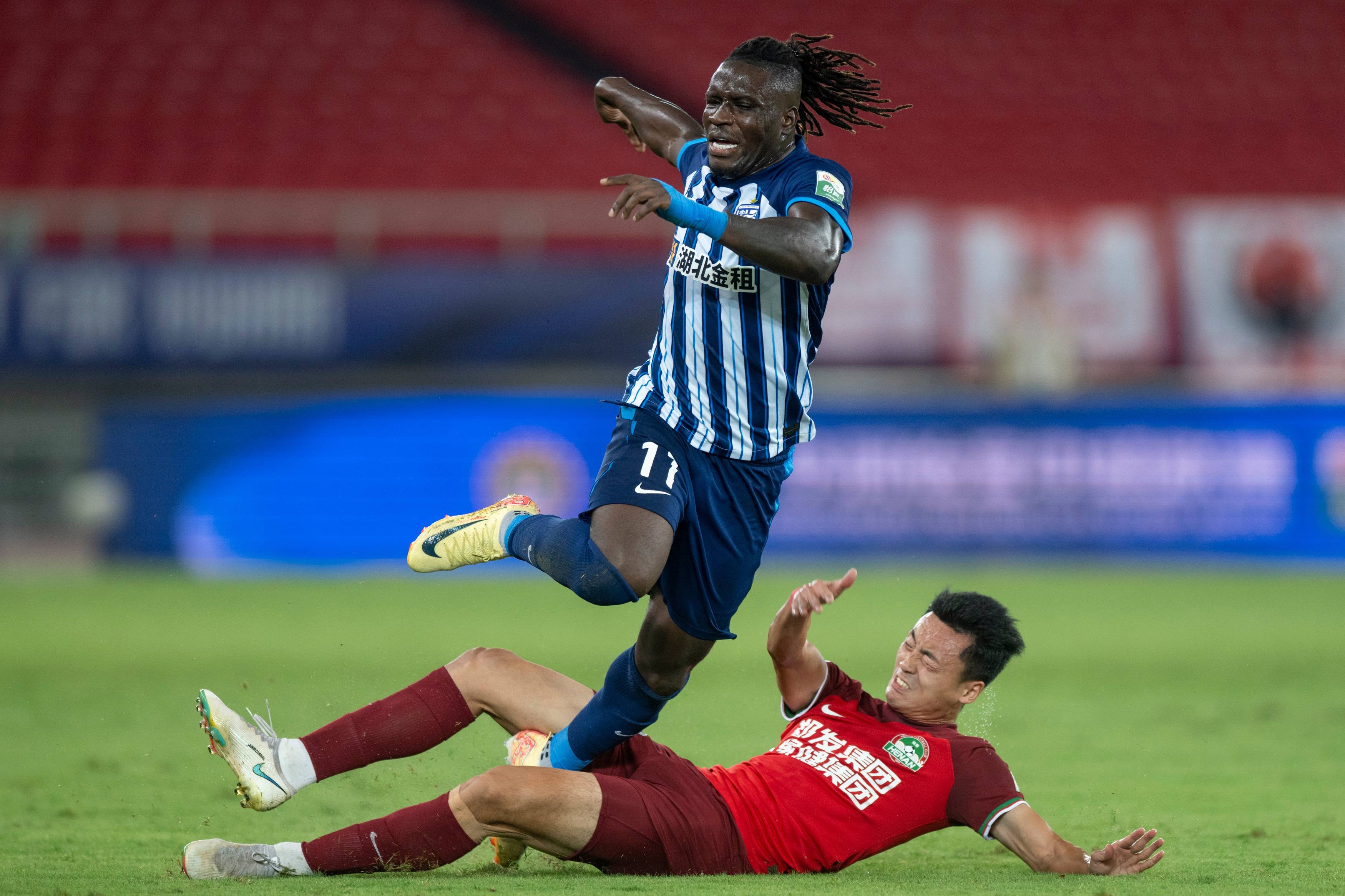 球队整体防守提升,成功将比赛控制在手中 球队整体防守提升,成功将比赛控制在手中