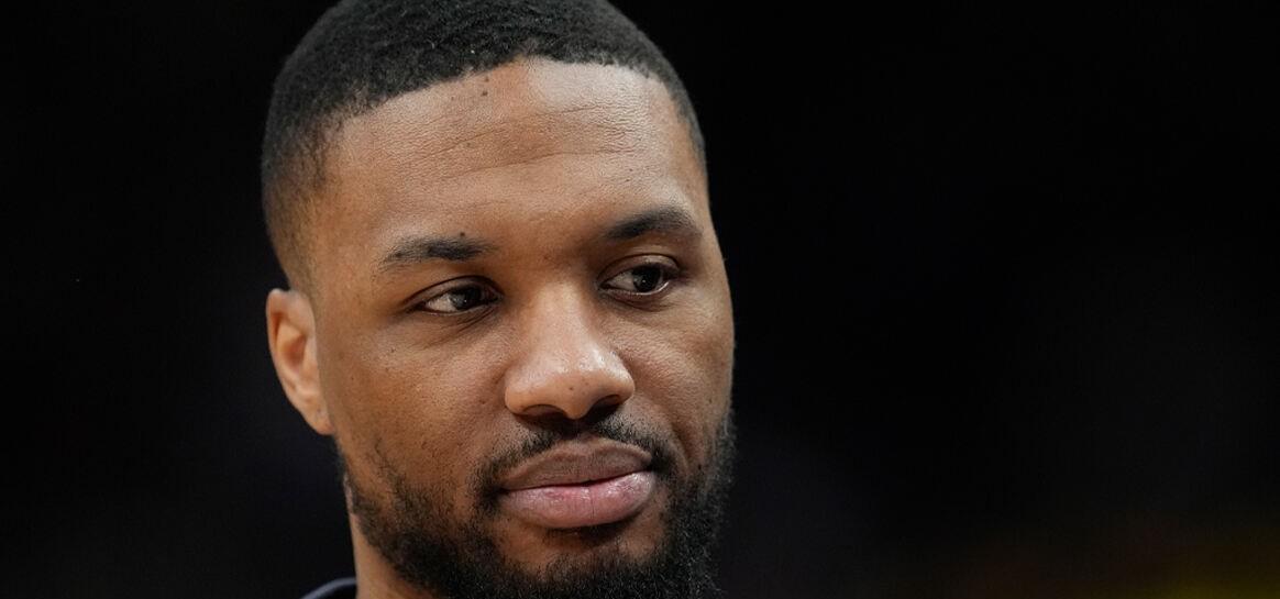 江苏队完胜鹈鹕，利拉德点燃赛场