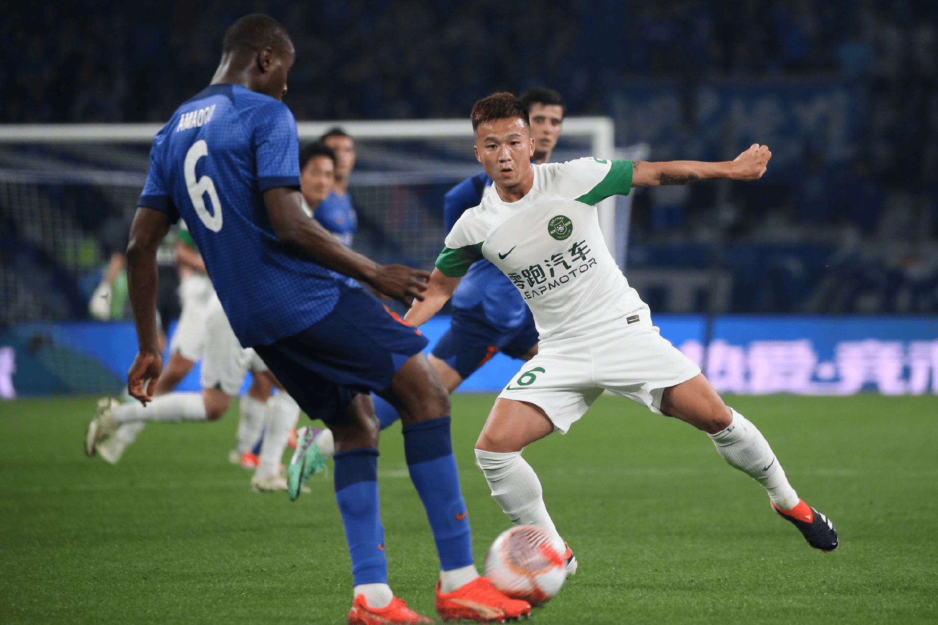 对手不甘落后,球队顶住压力夺冠 对手不甘落后,球队顶住压力夺冠