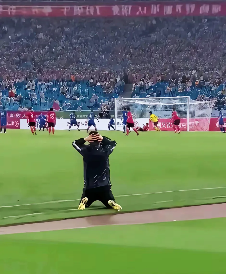 英格兰队横扫奥地利队，梁靖崑统治全场