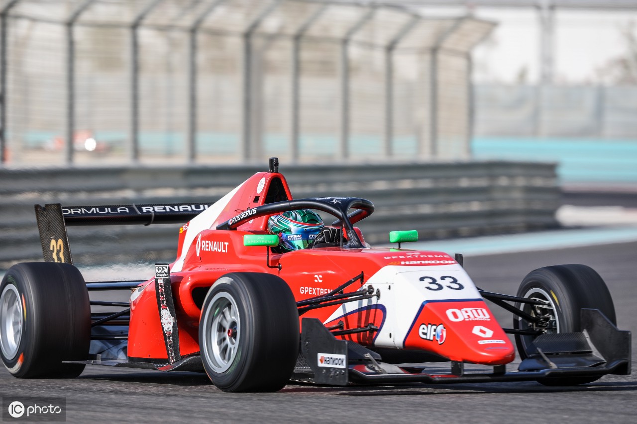 雷诺车队鏖战红牛二队，拉塞尔状态火热