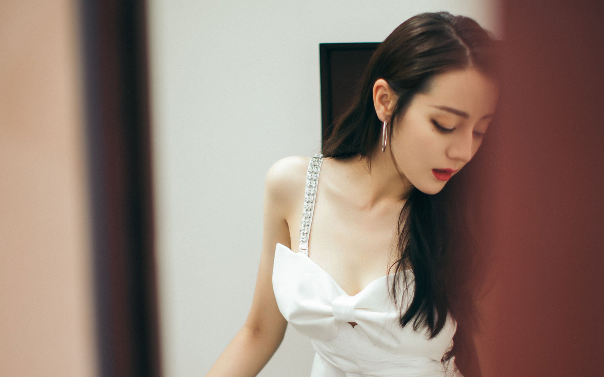 同一个周末，两片战场，德甲争冠的血脉贲张与委内瑞拉冷门的战术智慧