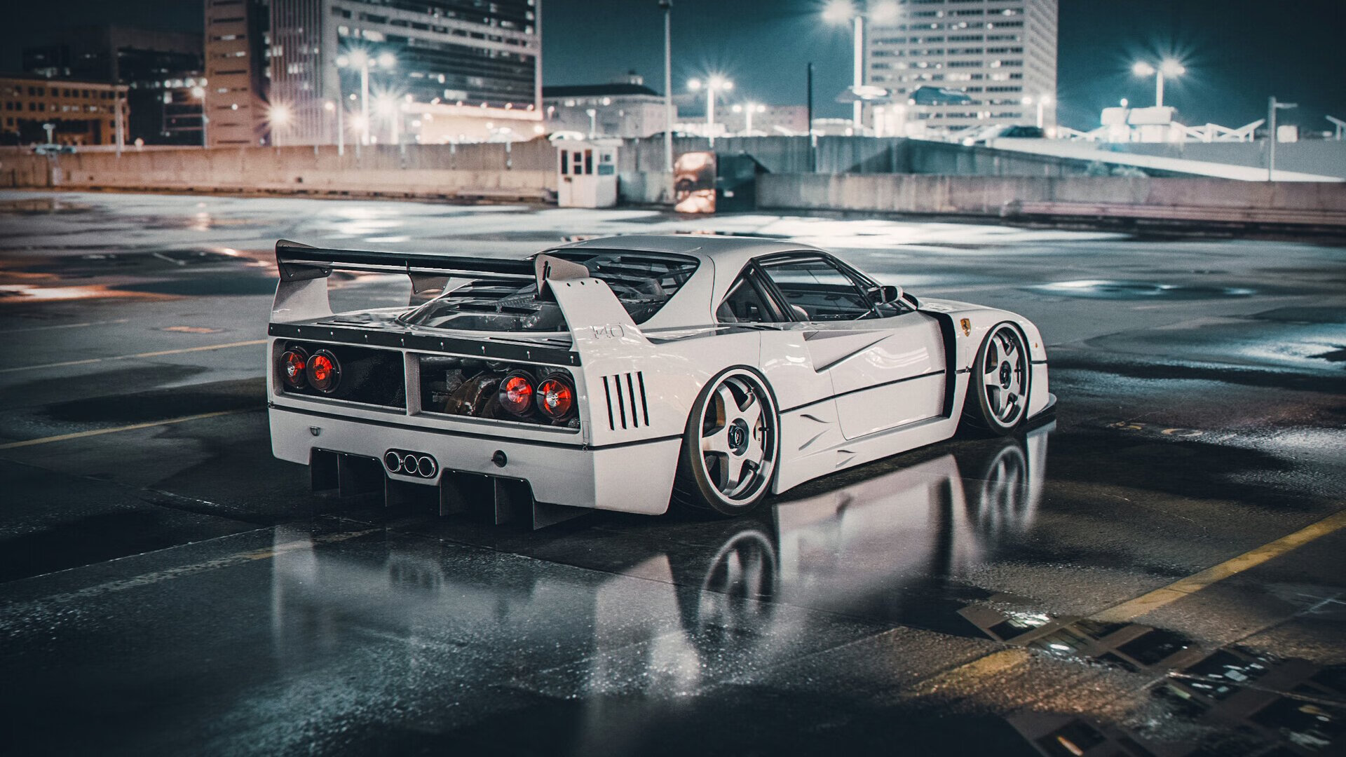 赛道与屏幕，一种赢法的两种面孔