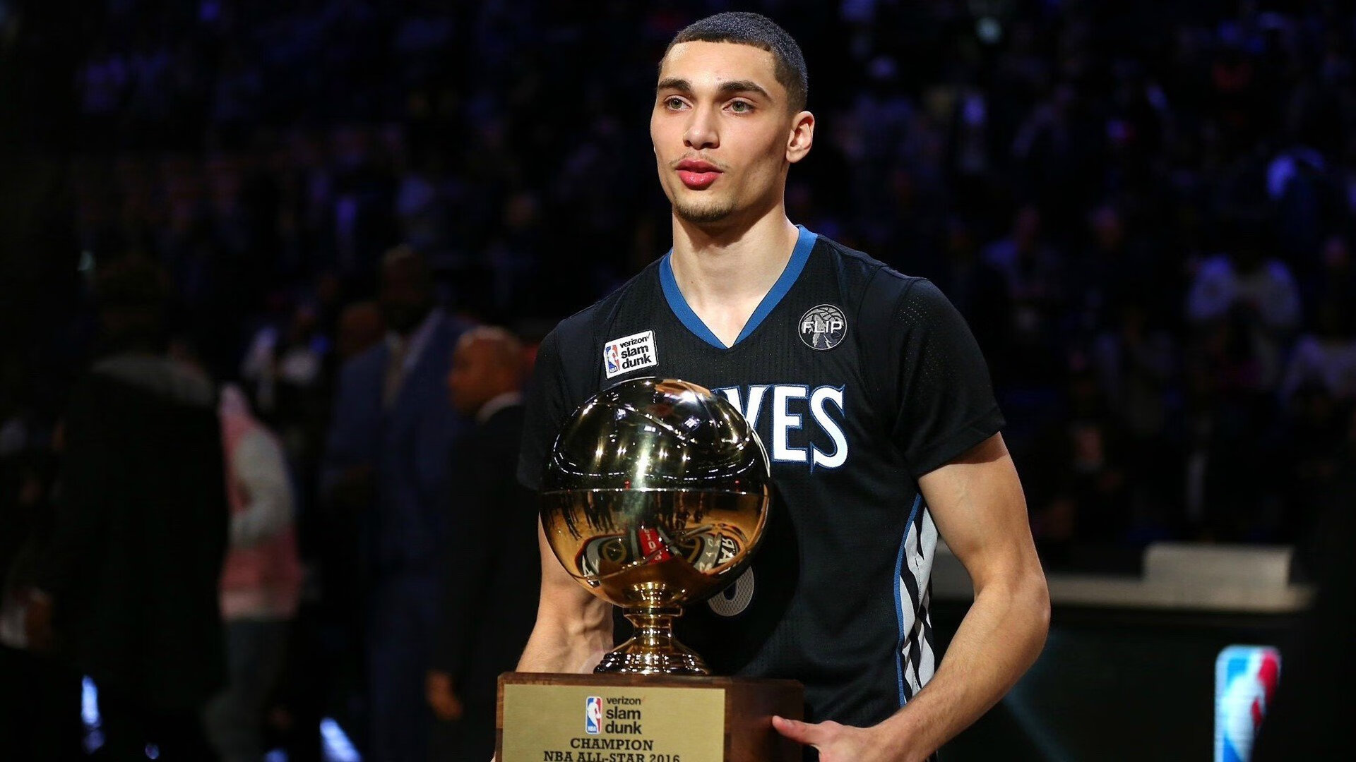 数据王者的孤峰与团队绝杀的共鸣,篮球哲学的永恒博弈