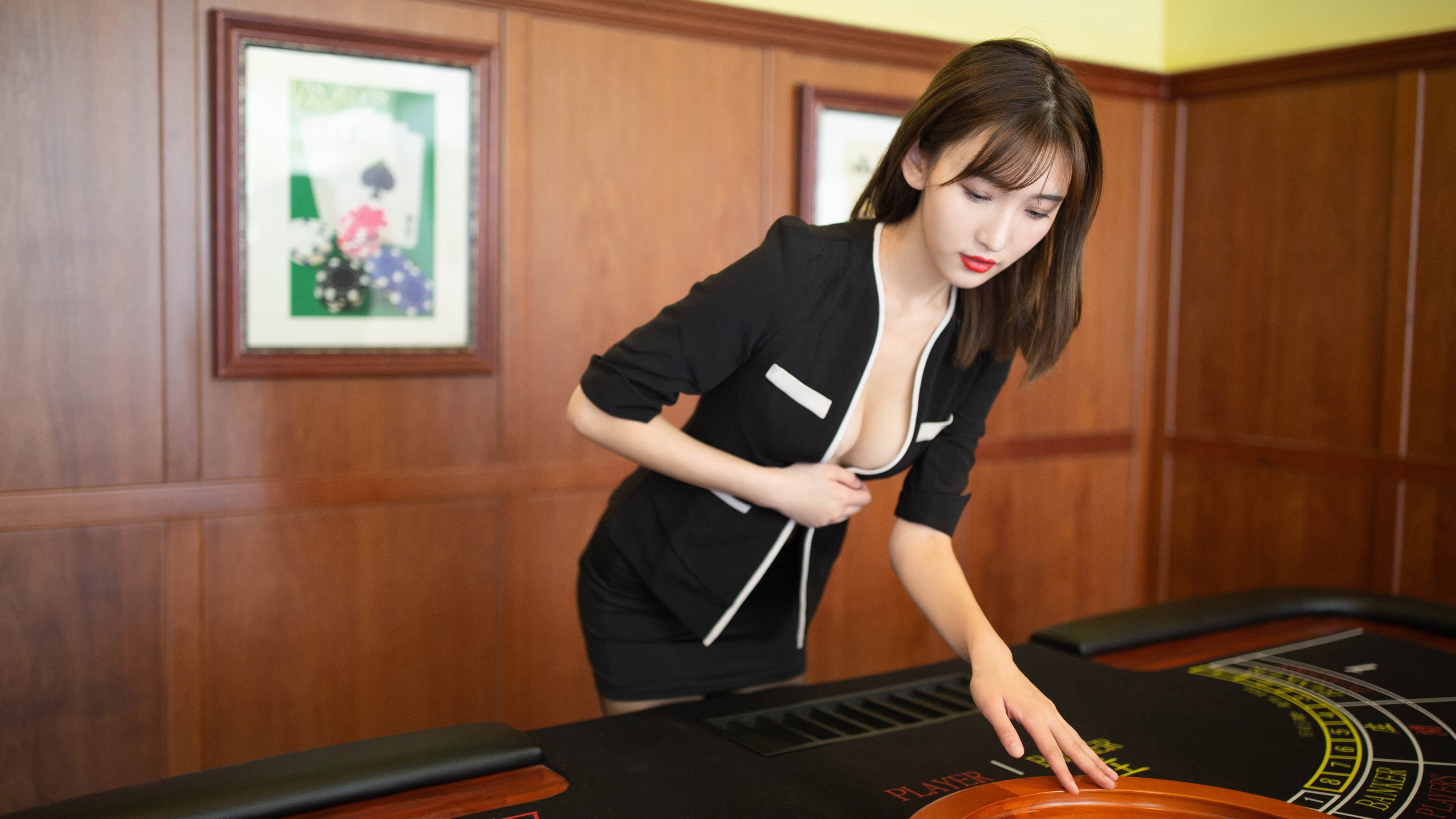 绿茵东决，当里昂踏平几内亚，足球场上演终极焦点战