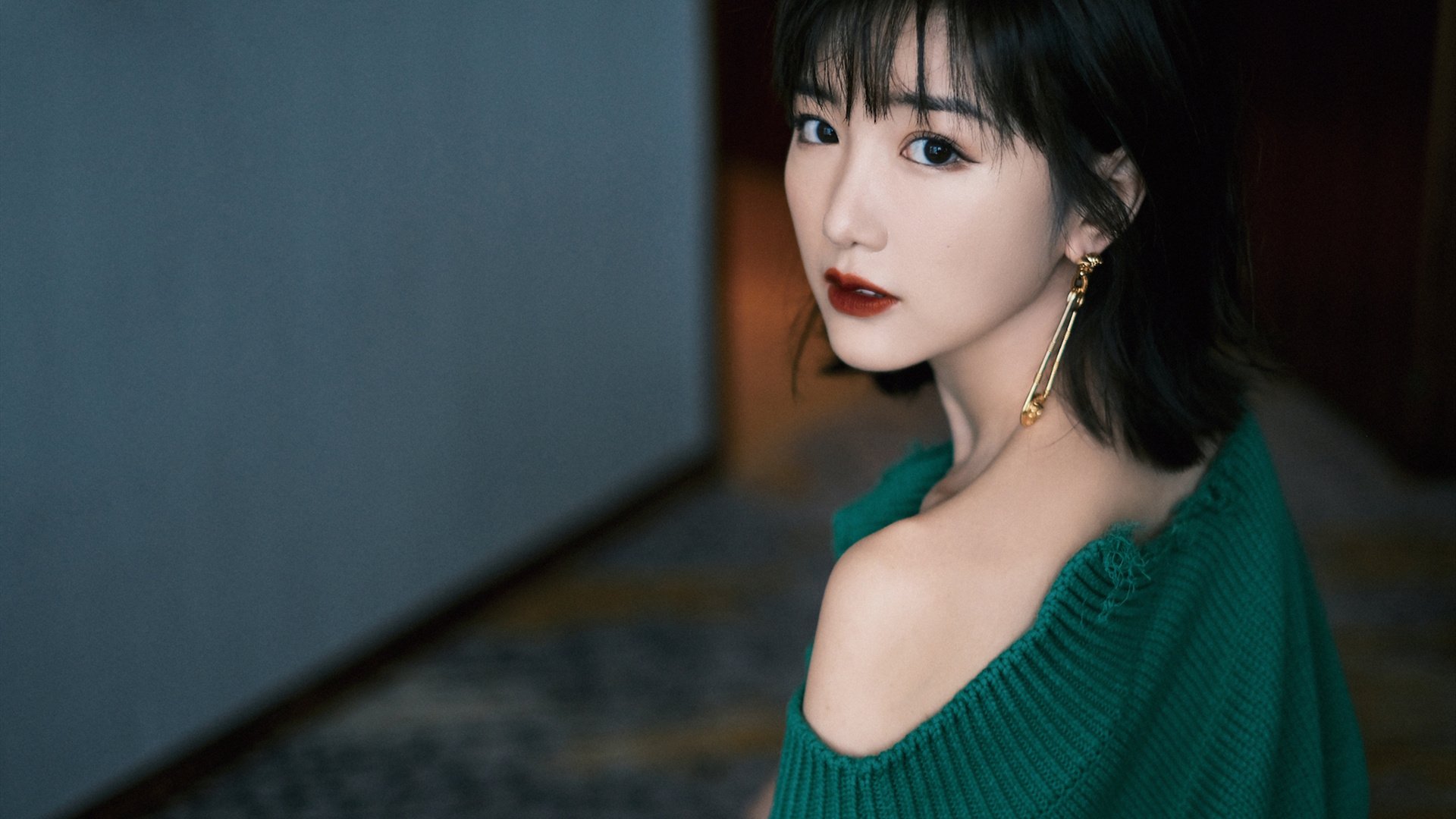 球衣的背面，当迪巴拉的防守锁住时间的裂缝