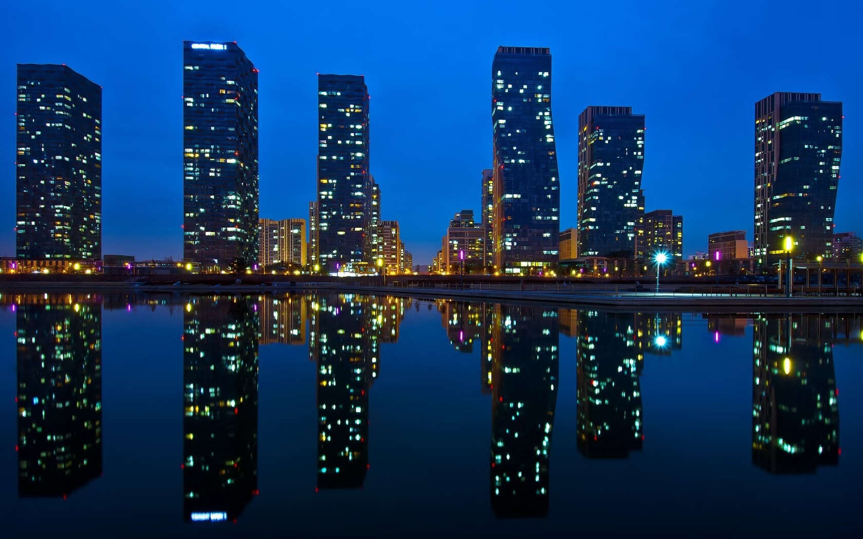 天赋与狂怒,马拉卡纳的逆转与阿布扎比的火焰