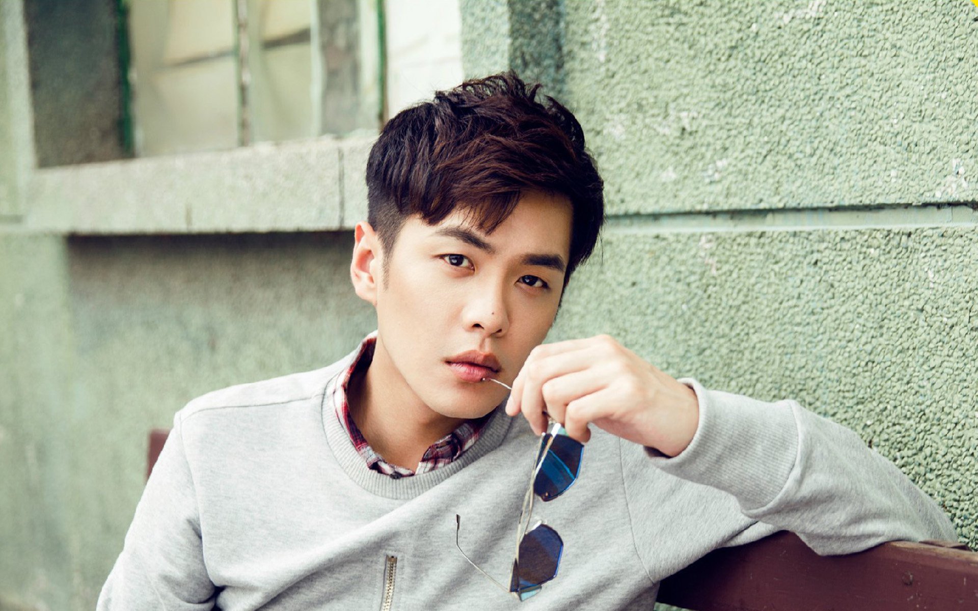 火箭提前终结悬念马刺,武切维奇在F1新赛季揭幕战接管比赛,跨越赛场的统治力